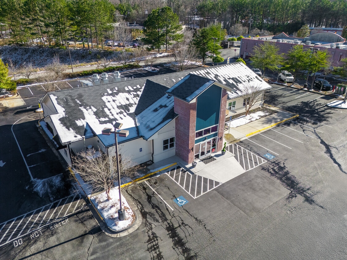 6912 Douglas Blvd, Douglasville, GA to rent Interior Photo- Image 1 of 10