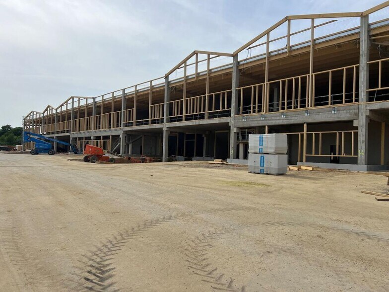Avenue De La Demi-Lune, Roissy-en-France to rent - Construction Photo - Image 3 of 4