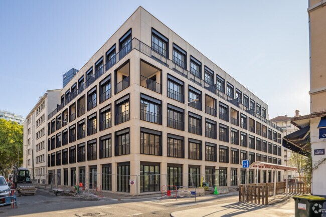 Location Bureaux 375 m² à 2 086 m²