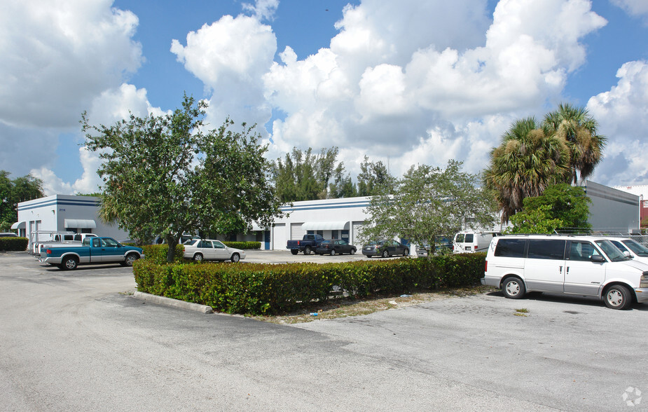 3114 45th St, West Palm Beach, FL for rent - Primary Photo - Image 1 of 9