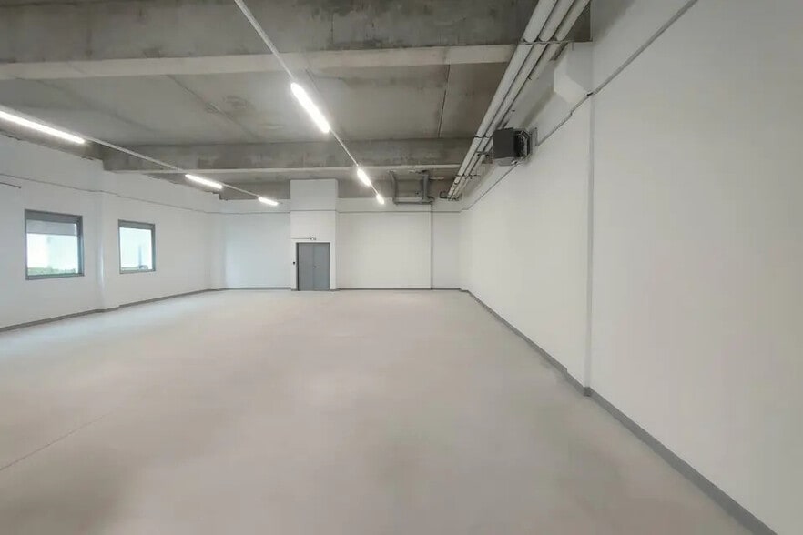 Industrial in Saint-Quentin-Fallavier for sale - Building Photo - Image 1 of 21