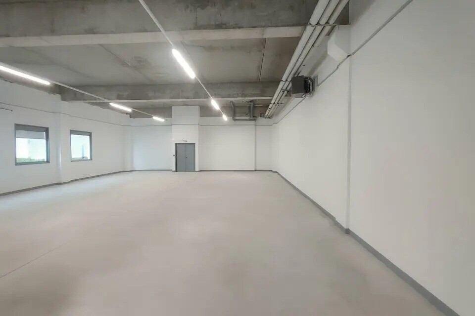 Industrial in Saint-Quentin-Fallavier for sale Building Photo- Image 1 of 22