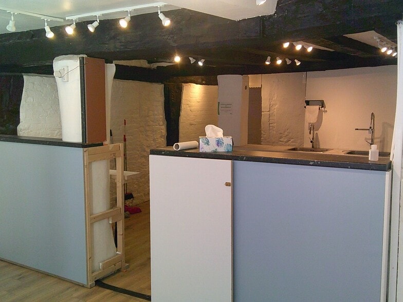 22 Watergate St, Chester to rent - Interior Photo - Image 2 of 4