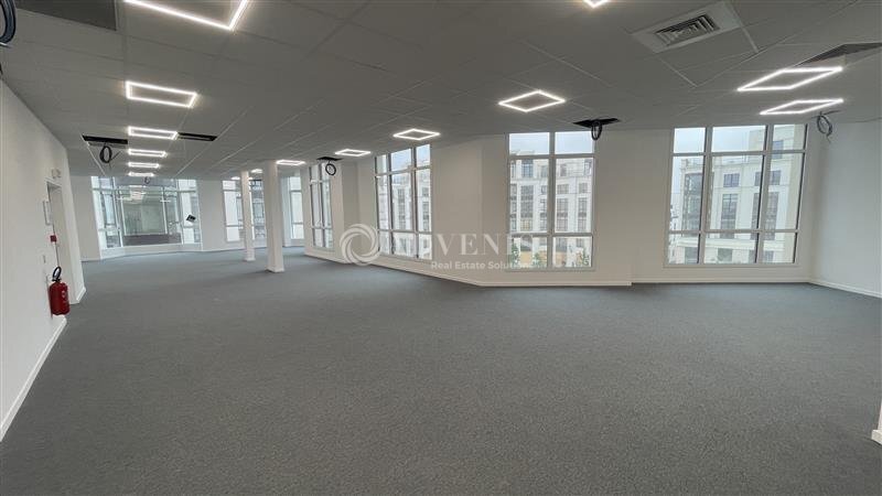 4 Rue D'Ariane, Chessy to rent - Interior Photo - Image 3 of 12