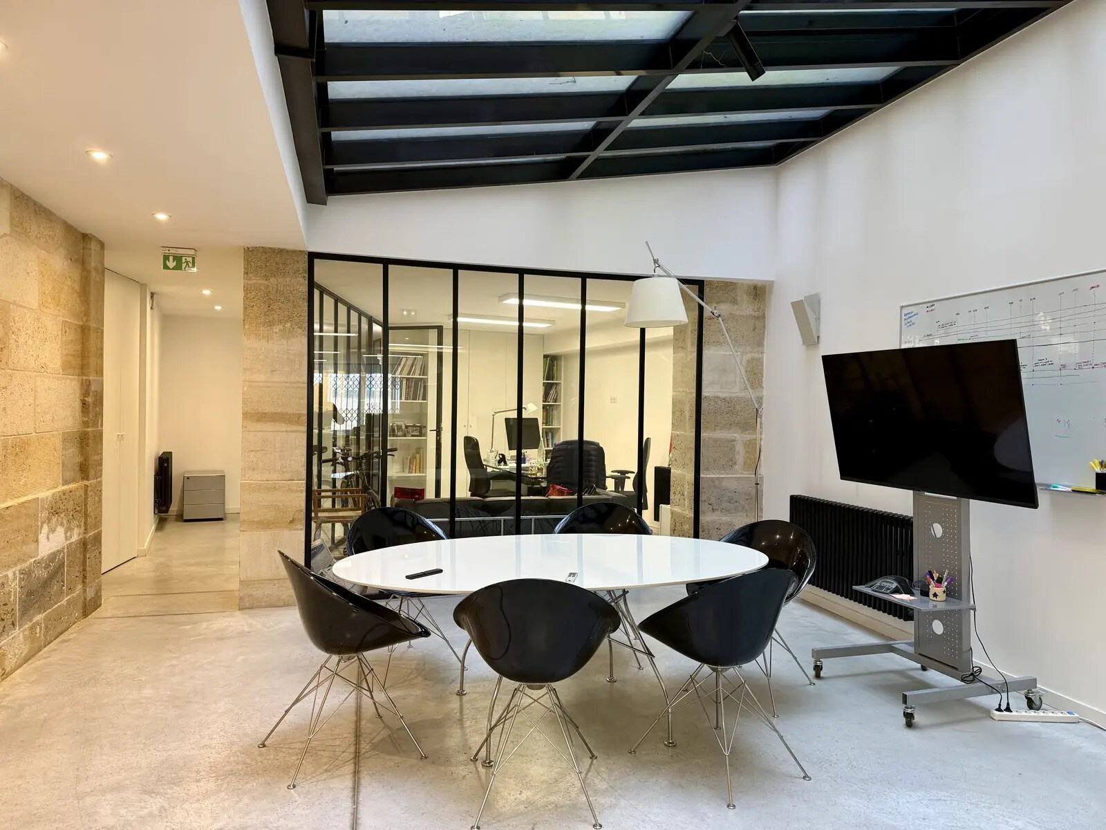 Office in Bordeaux to rent Interior Photo- Image 1 of 7