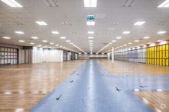 Shopping City, Runcorn for rent Interior Photo- Image 2 of 5