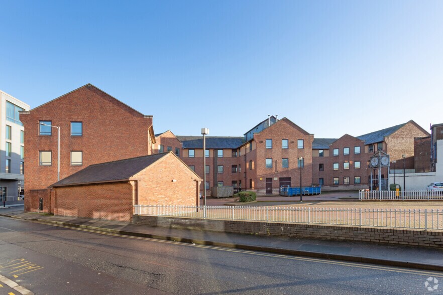 36 Ferensway, Hull to rent - Building Photo - Image 3 of 44