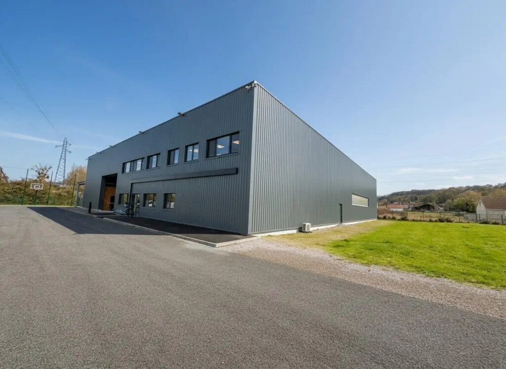 Vente Entrepôt 1 700 m² - Photo 1