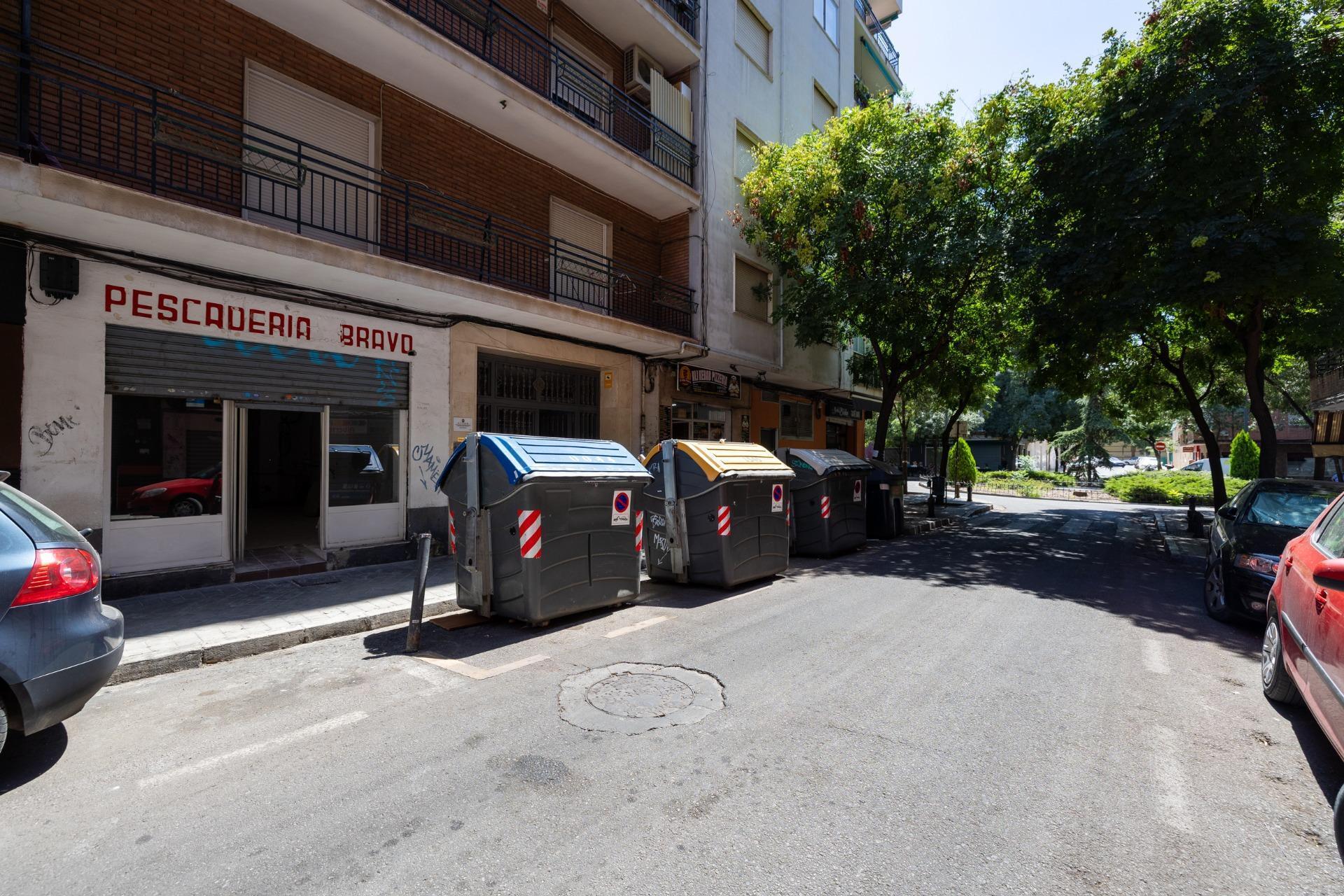 Calle Doctor Pareja Yébenes, 10, Granada, Granada for sale Primary Photo- Image 1 of 20