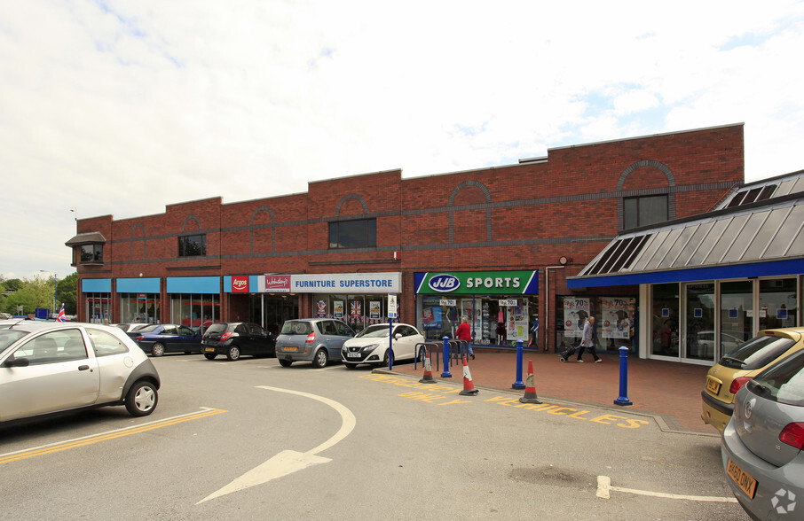 Market St, Crewe for rent - Building Photo - Image 2 of 7