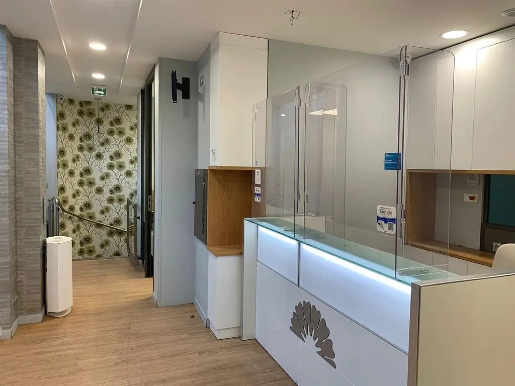 Location Commerce 157 m² - Photo 1