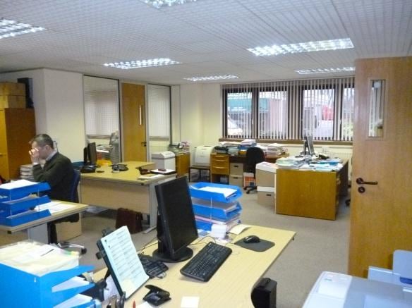 44-46 Springfield Rd, Horsham to rent - Interior Photo - Image 2 of 6