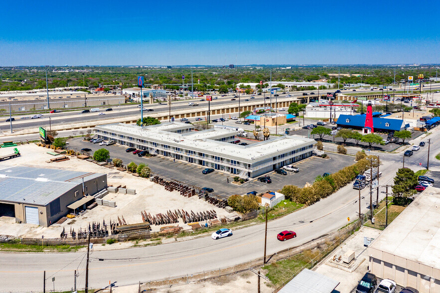 5522 N Interstate 35, San Antonio, TX for sale - Aerial - Image 3 of 64