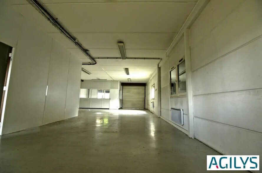 Light Industrial in Massy to rent - Building Photo - Image 2 of 9