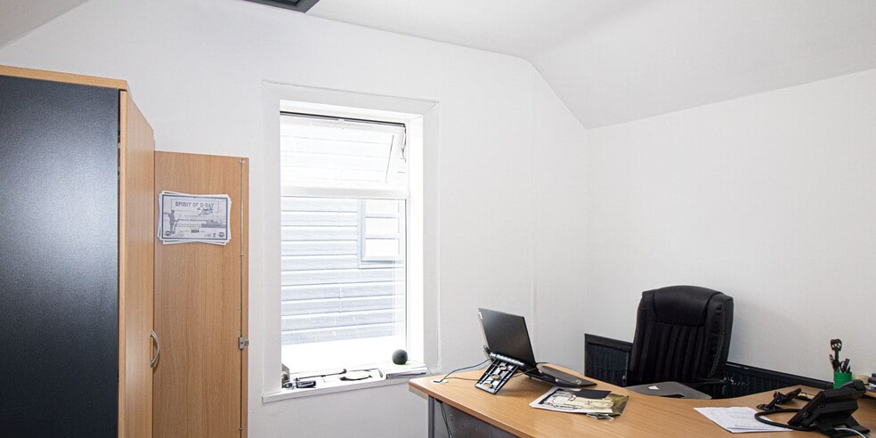 106 Broad St, Barry to rent - Interior Photo - Image 2 of 8