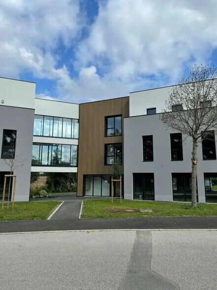 Office in Vannes for sale - Building Photo - Image 2 of 4