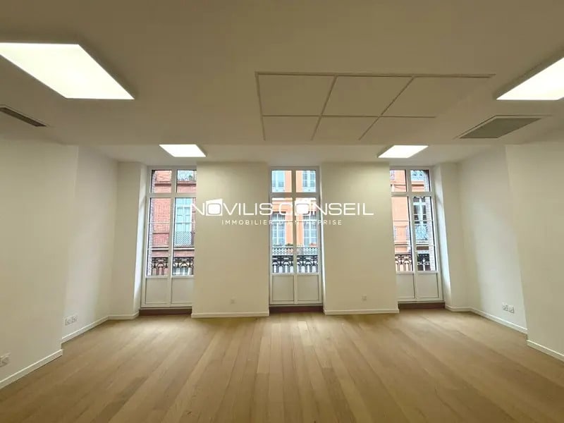Office in Toulouse to rent Interior Photo- Image 1 of 8