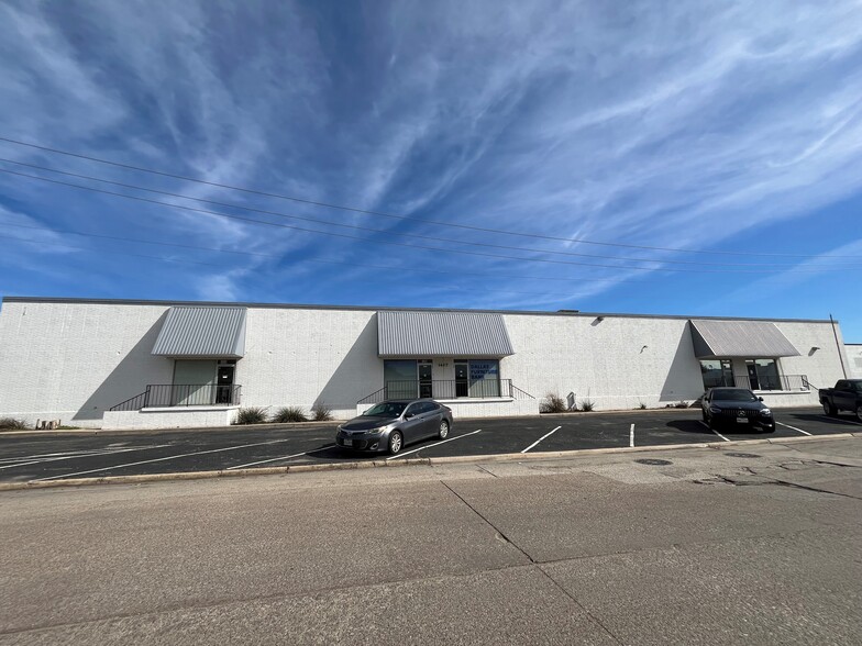 1417 Upfield Dr, Carrollton, TX for sale - Building Photo - Image 1 of 1