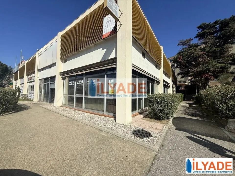 Location Commerce 255 m² - Photo 1