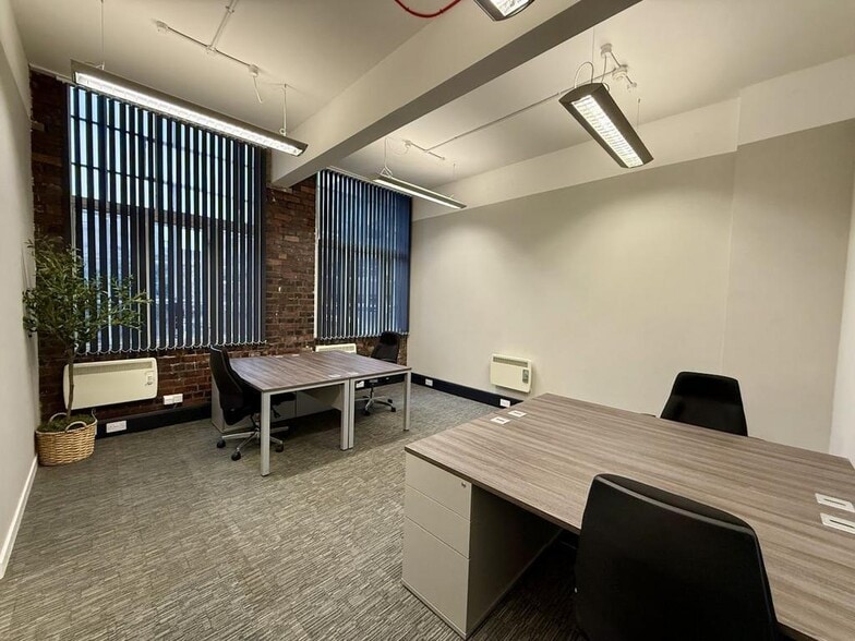 52 Charlotte St, Birmingham to rent - Building Photo - Image 2 of 9