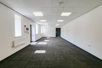 Burnetts Ln, Botley to rent Interior Photo- Image 2 of 4