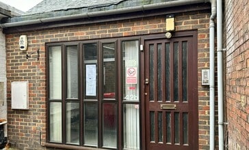 42-42B High St N, Dunstable to rent Primary Photo- Image 1 of 1