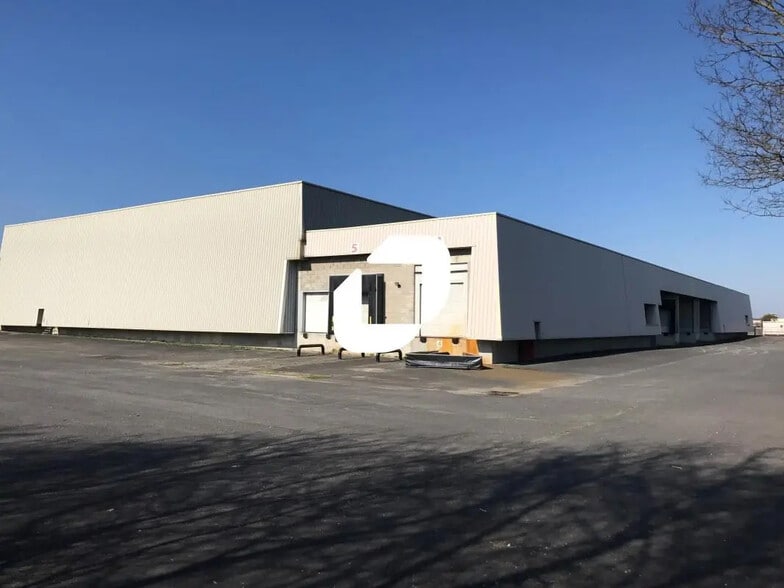 Industrial in Croissy-Beaubourg to rent - Building Photo - Image 3 of 12