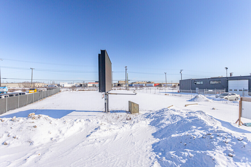 5725 Gateway Blvd NW, Edmonton, AB for sale - Building Photo - Image 2 of 2