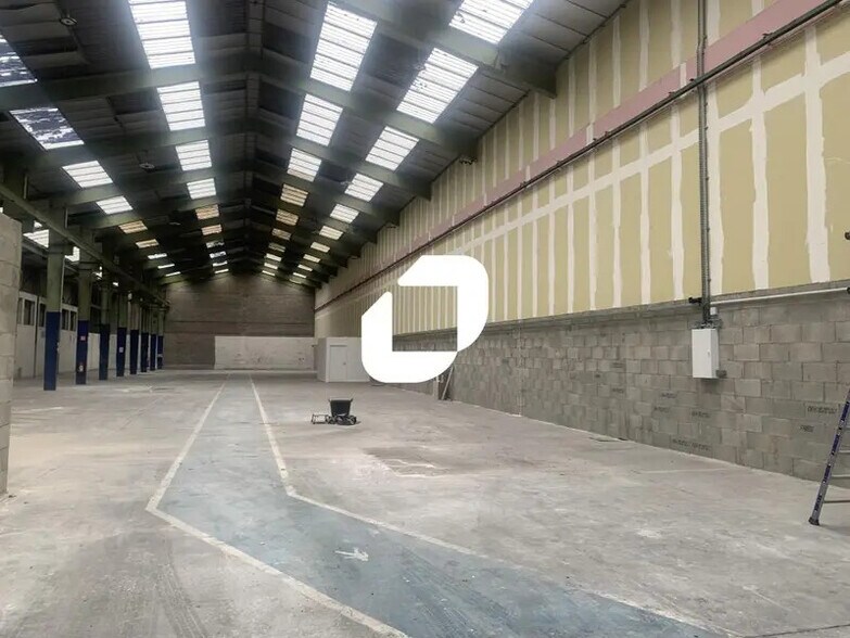 Light Industrial in Villeurbanne to rent - Interior Photo - Image 2 of 13