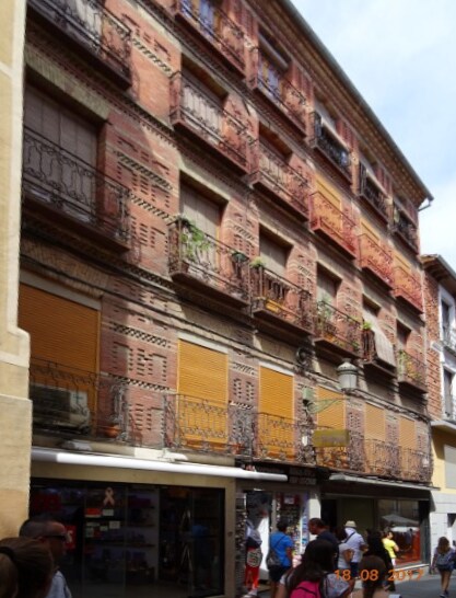 Retail in Segovia, Segovia to rent Building Photo- Image 1 of 3