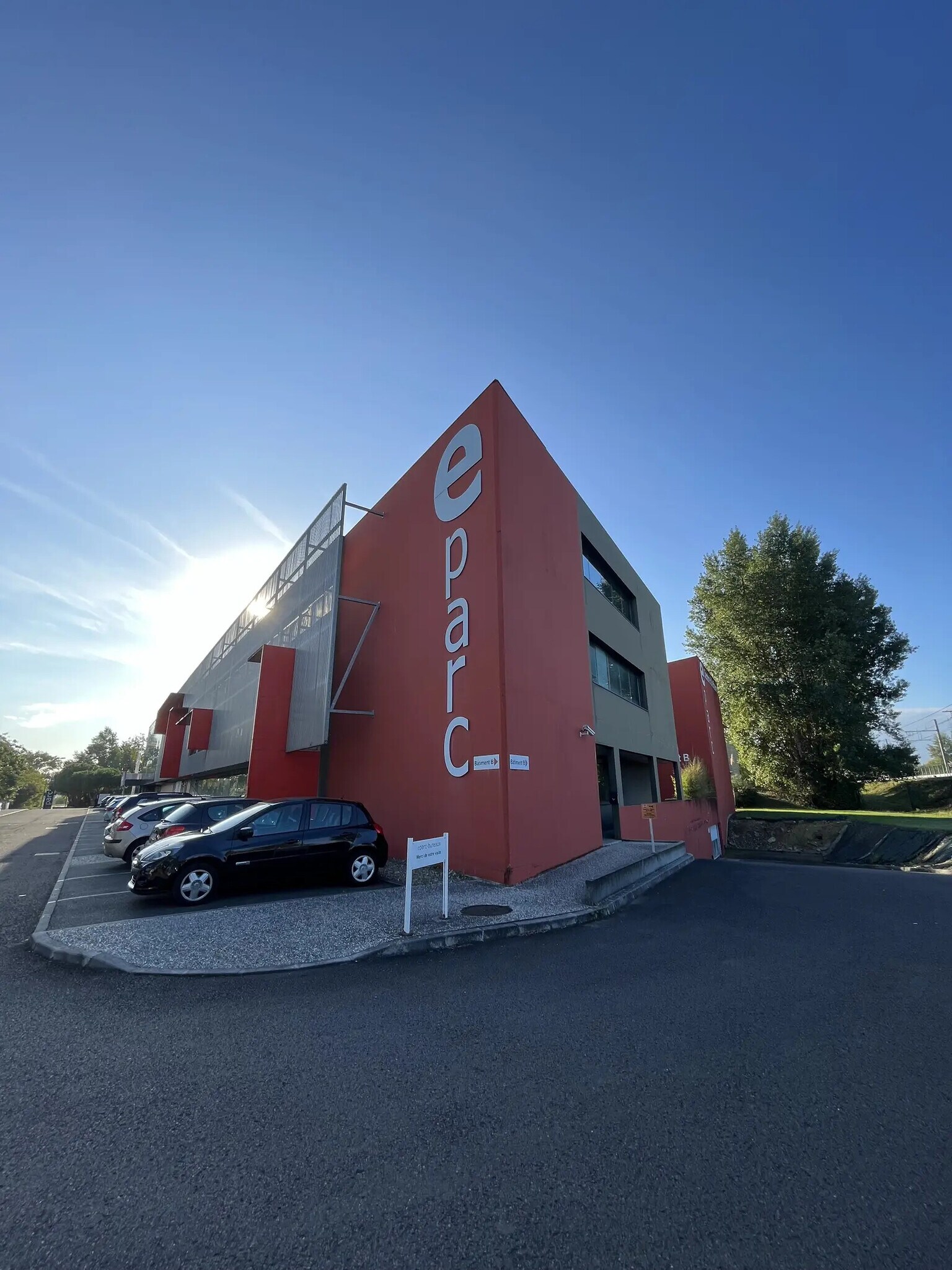 16 Rue De L'Hermite, Bruges to rent Building Photo- Image 1 of 5