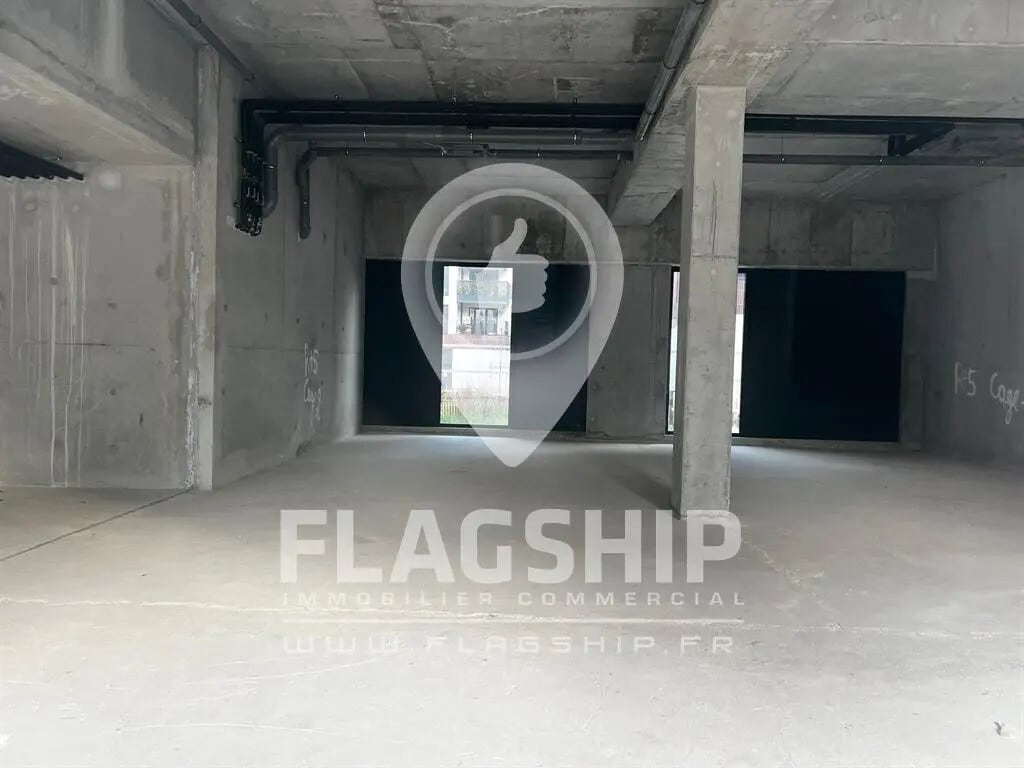 Location Commerce 190 m² - Photo 1