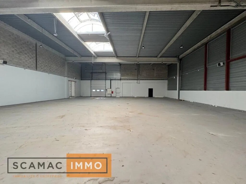 Location Entrepôt 1 400 m² - Photo 1