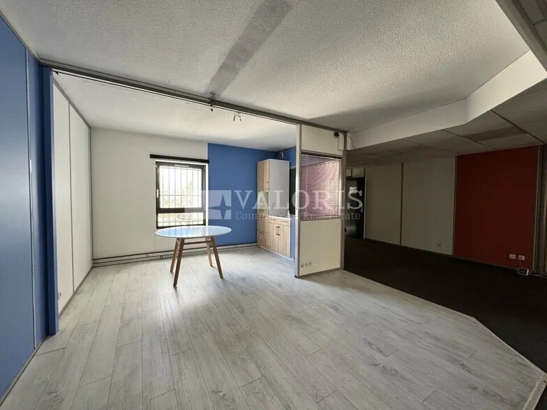 113 Rue Du 1 Mars 1943, Villeurbanne to rent - Building Photo - Image 1 of 22