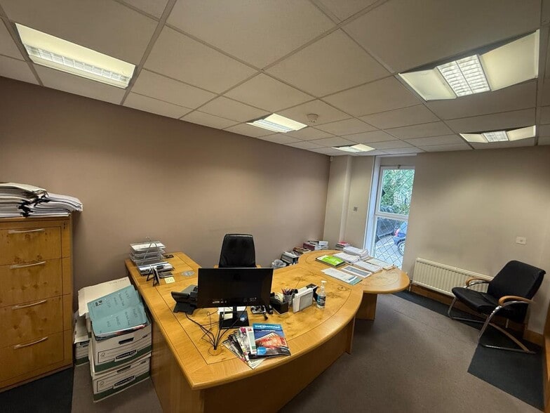 98-100 Wilderspool Causeway, Warrington for sale - Interior Photo - Image 2 of 7
