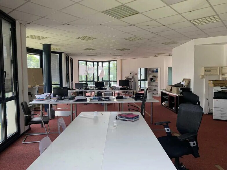 Light Industrial in Créteil to rent - Interior Photo - Image 3 of 8