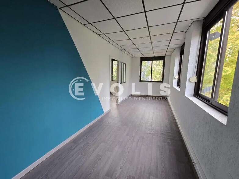 Office in Massy to rent - Interior Photo - Image 2 of 9