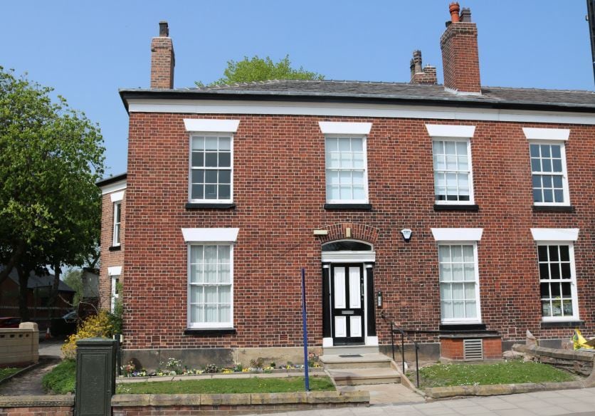 112 Market St, Bolton to rent Primary Photo- Image 1 of 2