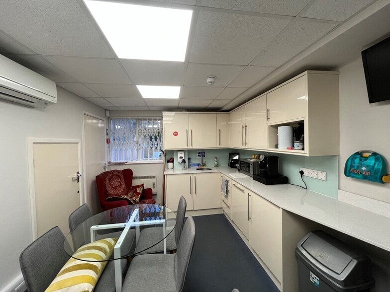 Northbridge Rd, Berkhamsted to rent - Building Photo - Image 3 of 5