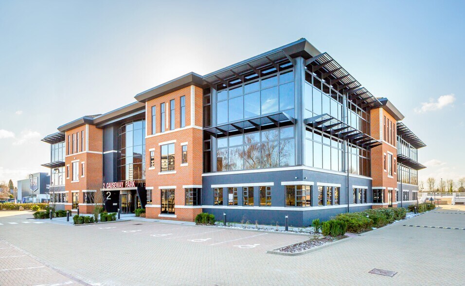 The Causeway, Staines for sale - Primary Photo - Image 1 of 1