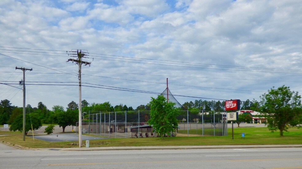 3701 Sycamore Dairy Rd, Fayetteville 28303 UK