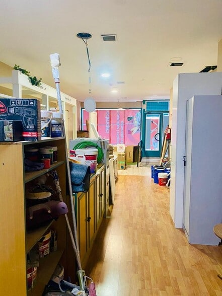 Retail in Fuenlabrada, Madrid to rent - Interior Photo - Image 2 of 2
