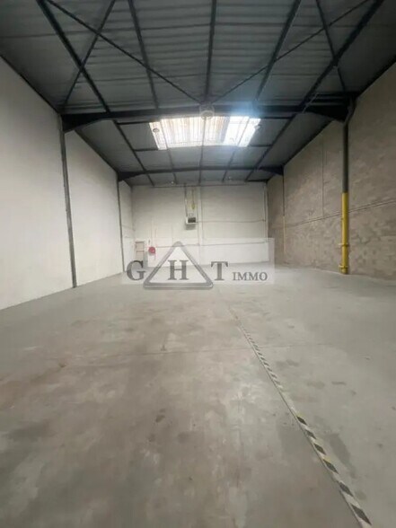 Industrial in Saint-Ouen-sur-Seine to rent - Interior Photo - Image 2 of 10