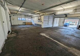 10-14 Cherry St, Woking to rent Interior Photo- Image 1 of 3