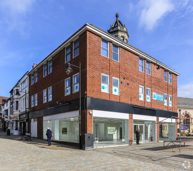 28-30 Market Pl, Pontefract for sale - Primary Photo - Image 1 of 1
