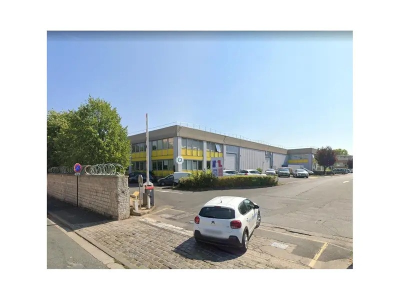 Light Industrial in Ivry-sur-Seine to rent Building Photo- Image 1 of 2