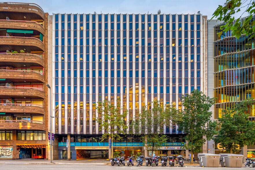 Carrer d'Aragó, 208, Barcelona, Barcelona to rent - Primary Photo - Image 1 of 2