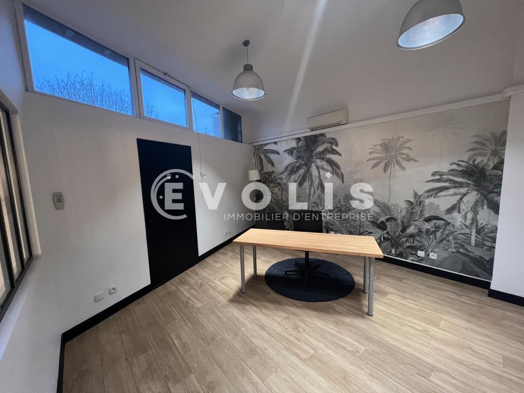 Office in Saint-Maur-des-Fossés to rent Interior Photo- Image 1 of 10