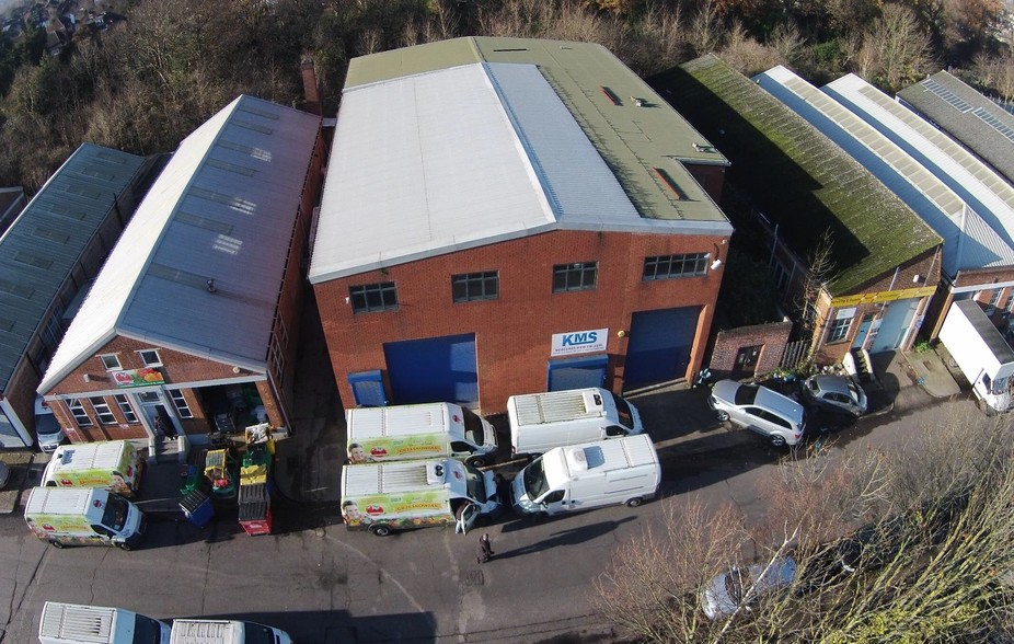 156 Dukes Rd, London to rent - Building Photo - Image 3 of 10