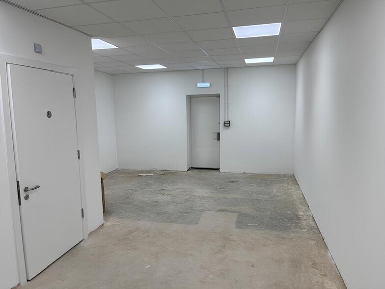 Newport Rd, Caldicot to rent - Building Photo - Image 3 of 18